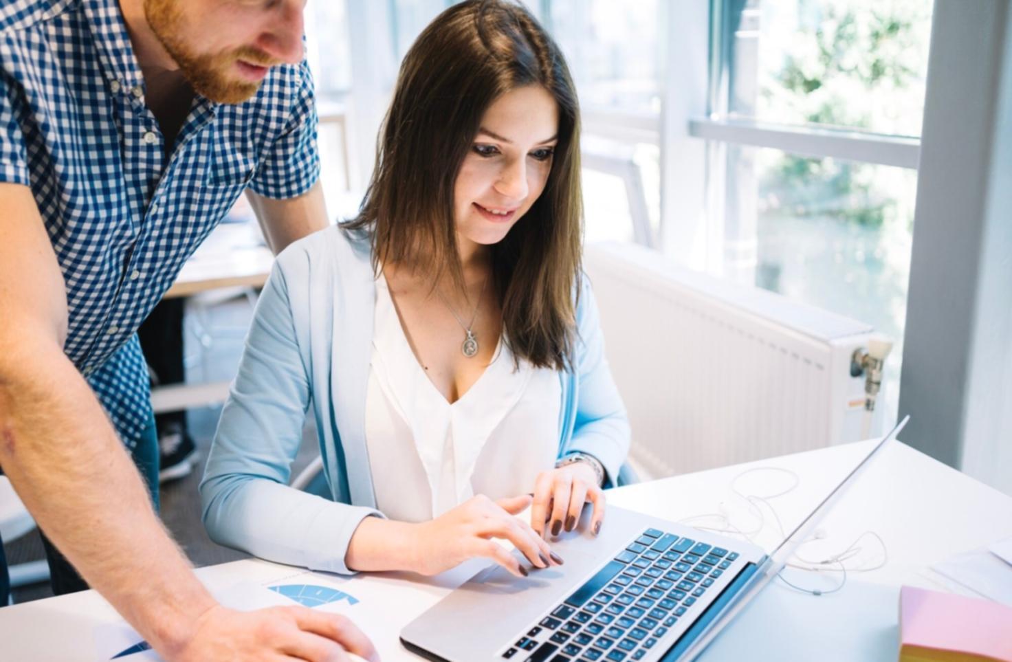 Moderner Arbeitsbereich für unternehmerisches Lernen